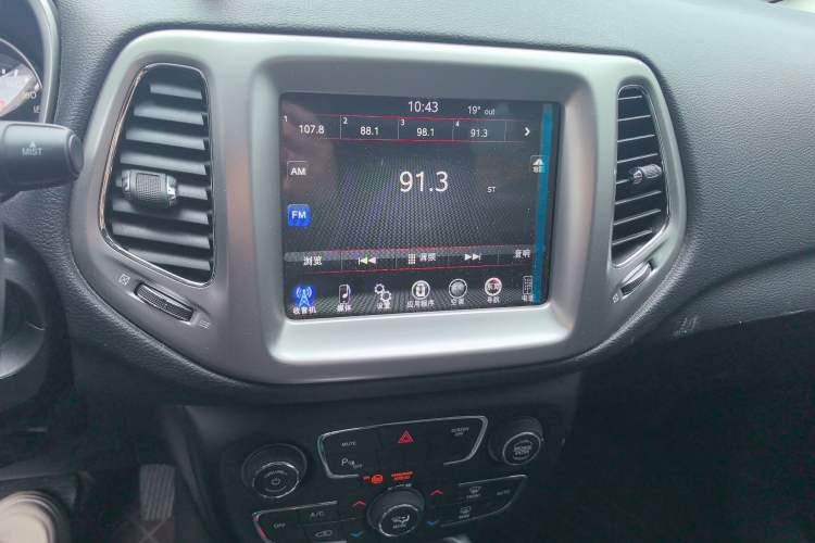 Used Jeep Compass 2017 200T Automatic Family Edition Audio And AC Panel