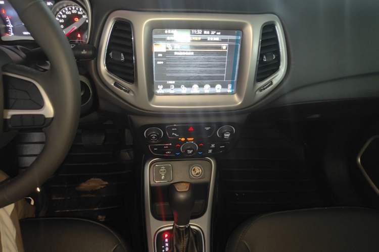 Used Jeep Compass 2017 200T Automatic Family Edition Audio And AC Panel