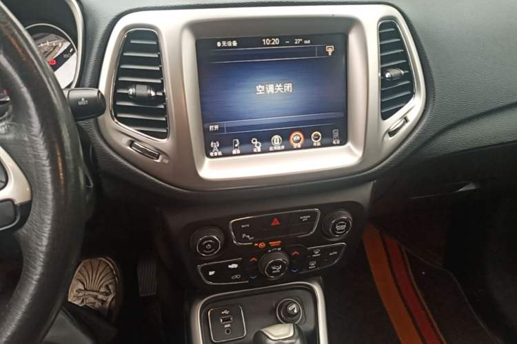 Used Jeep Compass 2017 200T Automatic Family Edition Audio And AC Panel