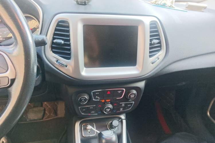 Used Jeep Compass 2017 200T Automatic Family Edition Audio And AC Panel