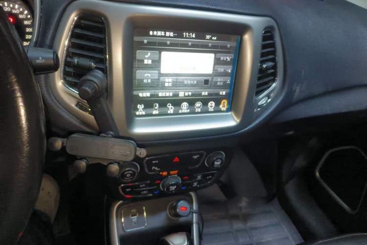 Used Jeep Compass 2017 200T Automatic Family Edition Audio And AC Panel