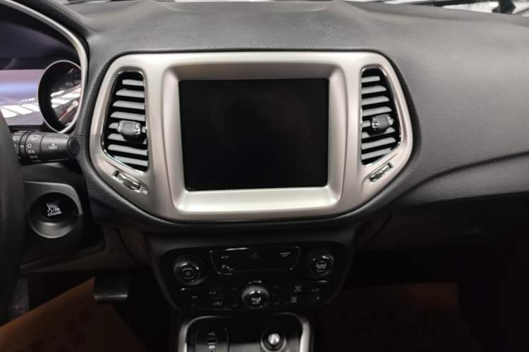 Used Jeep Compass 2017 200T Automatic Family Edition Audio And AC Panel