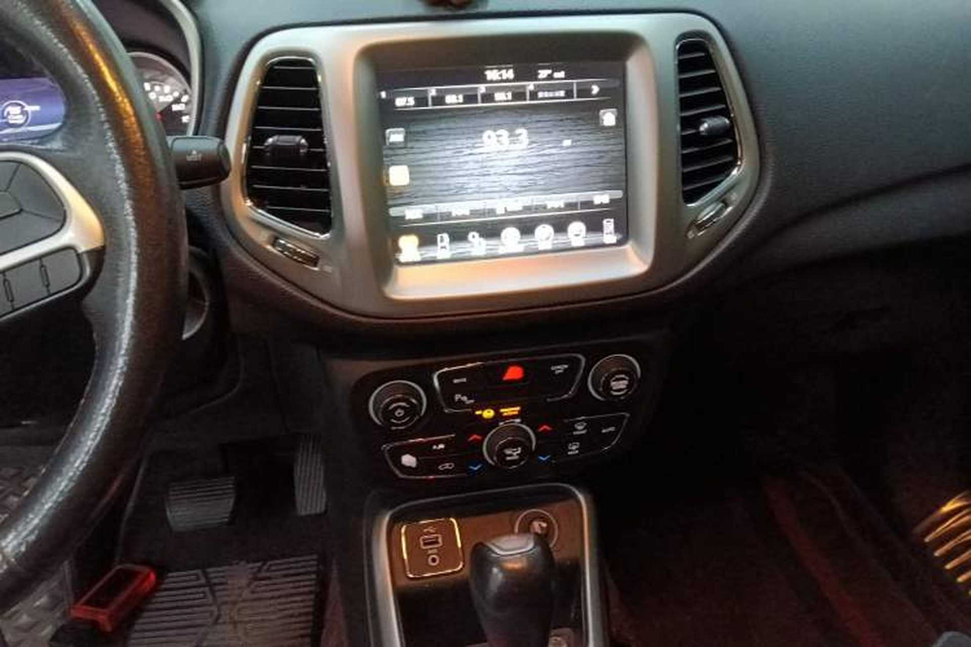 Used Jeep Compass 2017 200T Automatic Family Edition Audio And AC Panel