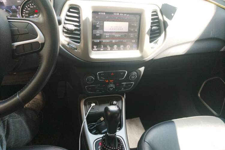 Used Jeep Compass 2017 200T Automatic Family Edition Audio And AC Panel