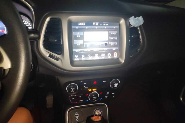 Used Jeep Compass 2017 200T Automatic Family Edition Audio And AC Panel