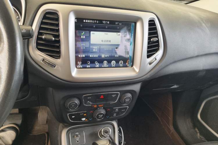 Used Jeep Compass 2017 200T Automatic Family Edition Audio And AC Panel