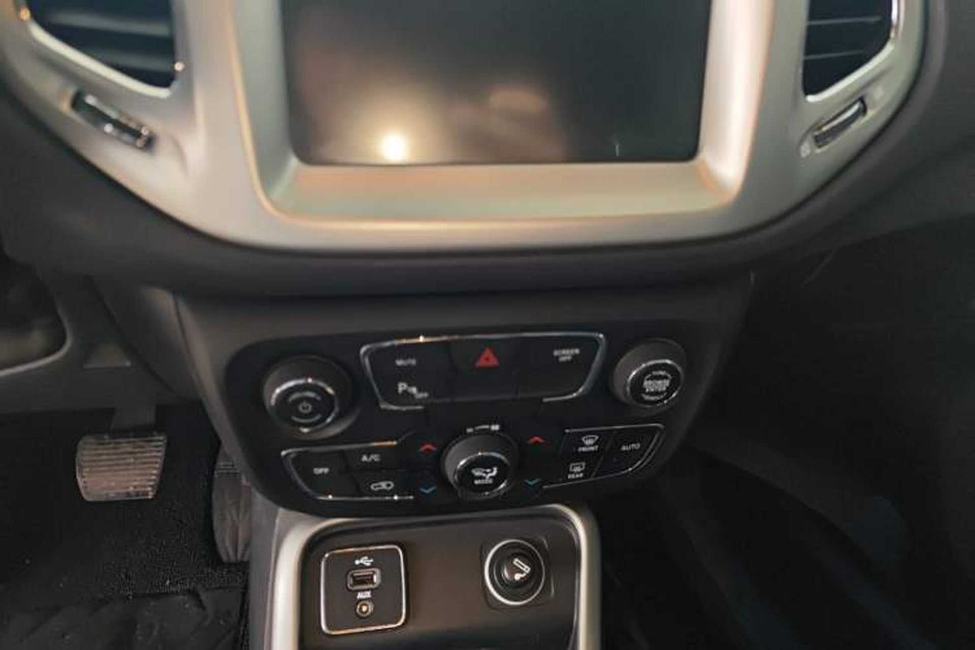 Used Jeep Compass 2017 200T Automatic Family Edition Audio And AC Panel