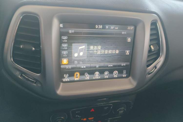 Used Jeep Compass 2017 200T Automatic Family Edition Audio And AC Panel