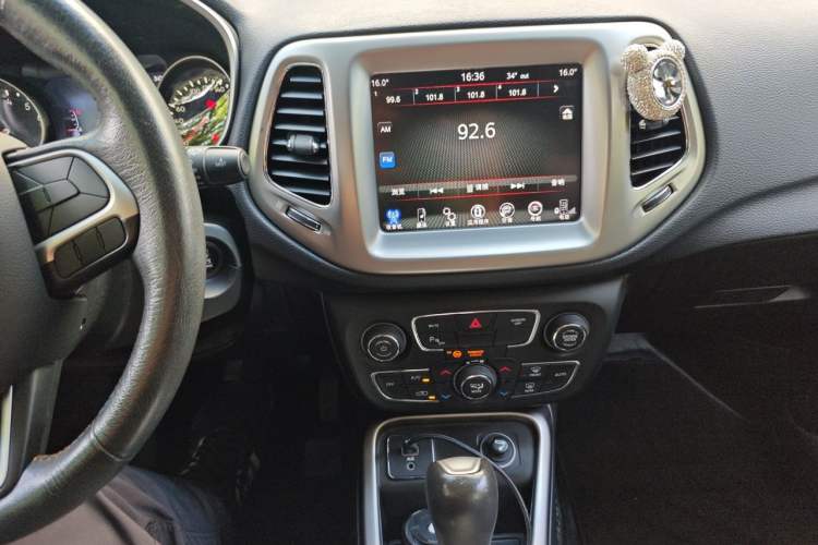 Used Jeep Compass 2017 200T Automatic Family Edition Audio And AC Panel