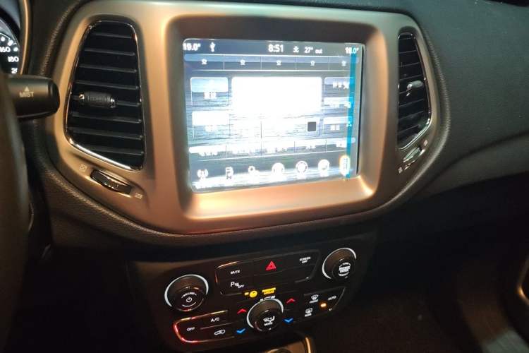 Used Jeep Compass 2017 200T Automatic Family Edition Audio And AC Panel