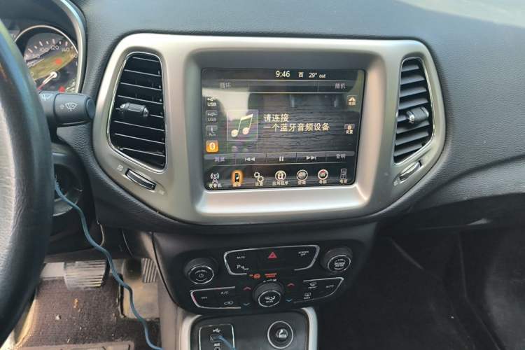 Used Jeep Compass 2017 200T Automatic Family Edition Audio And AC Panel