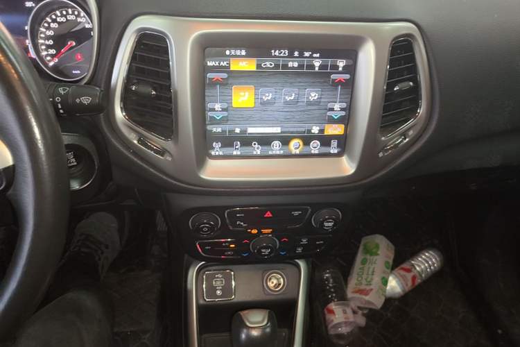 Used Jeep Compass 2017 200T Automatic Family Edition Audio And AC Panel