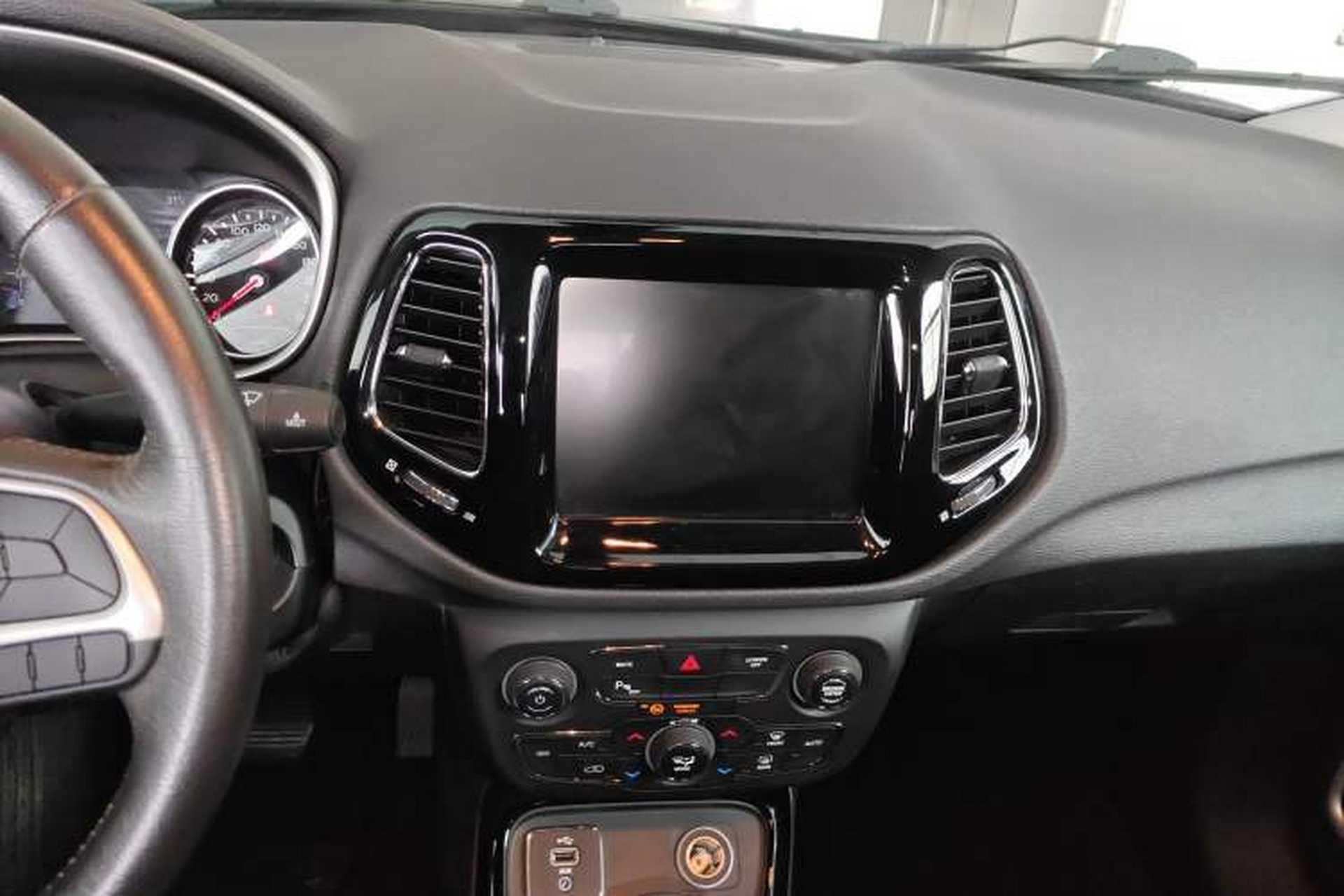 Used Jeep Compass 2017 200T Automatic Prestige Edition Audio And AC Panel