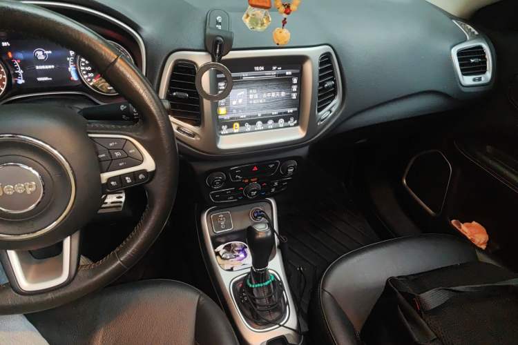 Used Jeep Compass 2017 200T Automatic Family Edition Audio And AC Panel