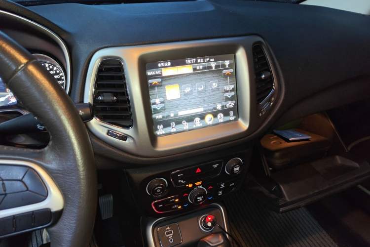 Used Jeep Compass 2017 200T Automatic Family Edition Audio And AC Panel