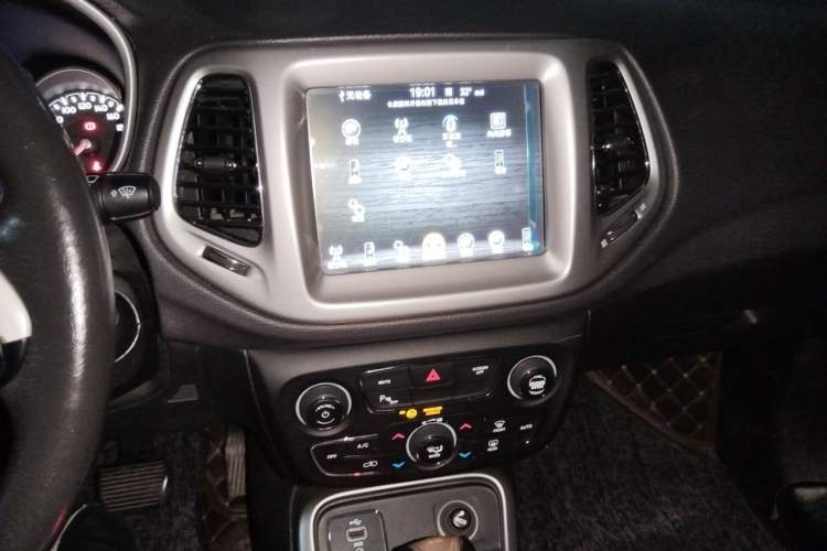 Used Jeep Compass 2017 200T Automatic Family Edition Audio And AC Panel