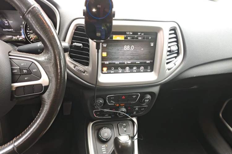 Used Jeep Compass 2017 200T Automatic Family Enjoyment Four-Wheel Drive Edition Audio And AC Panel