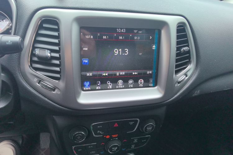 Used Jeep Compass 2017 200T Automatic Family Edition Audio And AC Panel