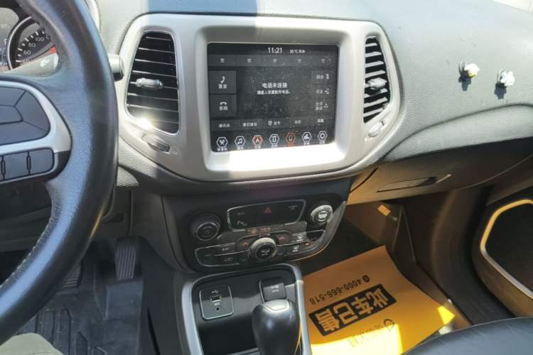 Used Jeep Compass 2017 200T Automatic Family Edition Audio And AC Panel