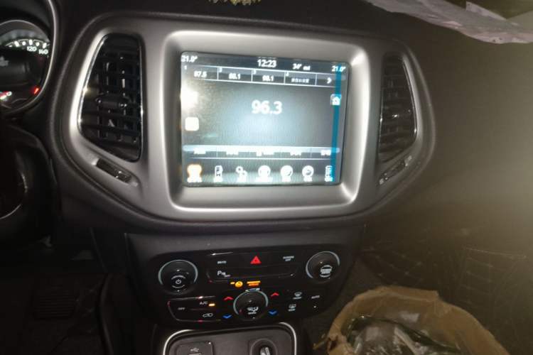 Used Jeep Compass 2017 200T Automatic Family Edition Audio And AC Panel