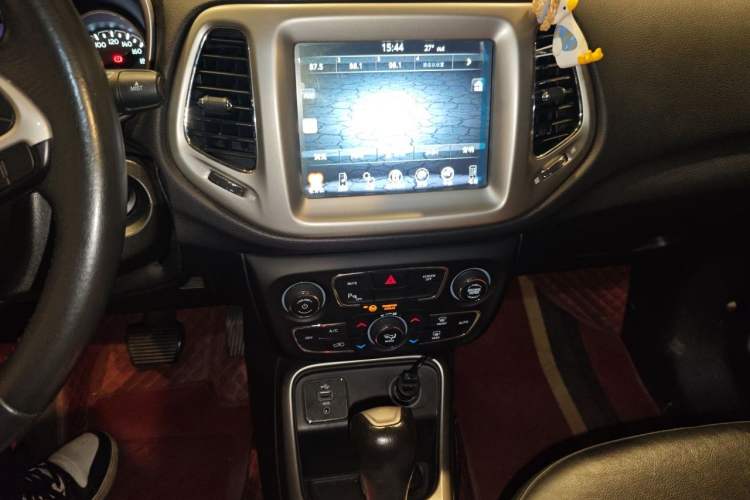 Used Jeep Compass 2017 200T Automatic Family Edition Audio And AC Panel