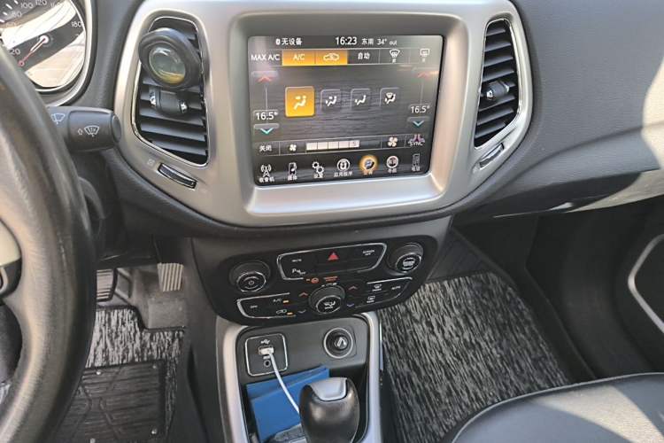 Used Jeep Compass 2017 200T Automatic Family Edition Audio And AC Panel