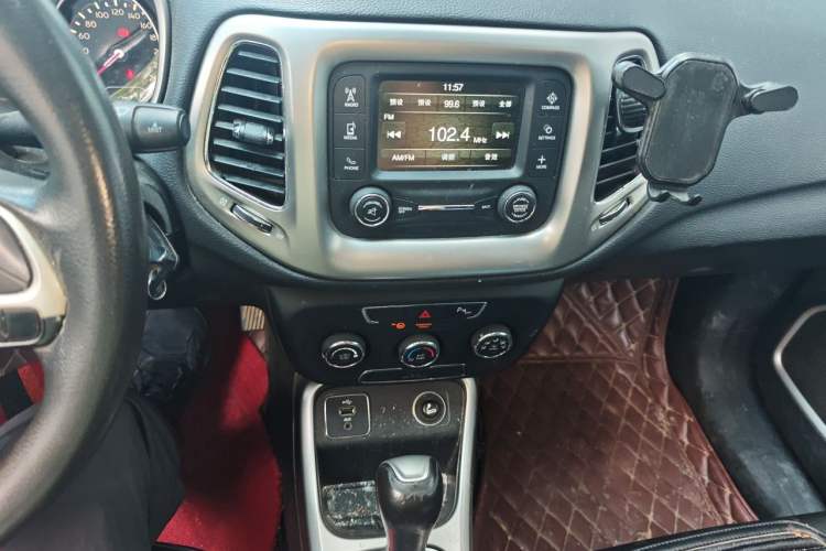 Used Jeep Compass 2017 200T Automatic Enjoyment Version Audio And AC Panel