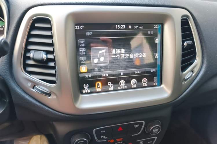 Used Jeep Compass 2017 200T Automatic Family Edition Audio And AC Panel