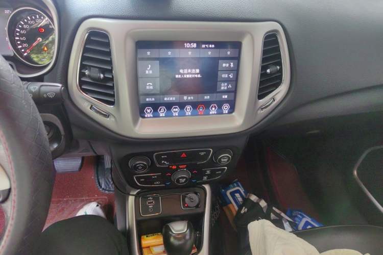 Used Jeep Compass 2017 200T Automatic Family Edition Audio And AC Panel