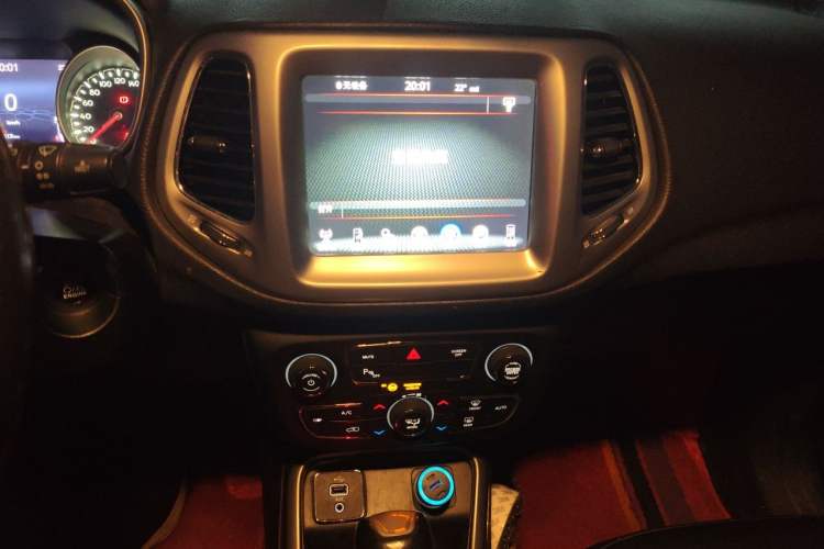 Used Jeep Compass 2017 200T Automatic Family Edition Audio And AC Panel