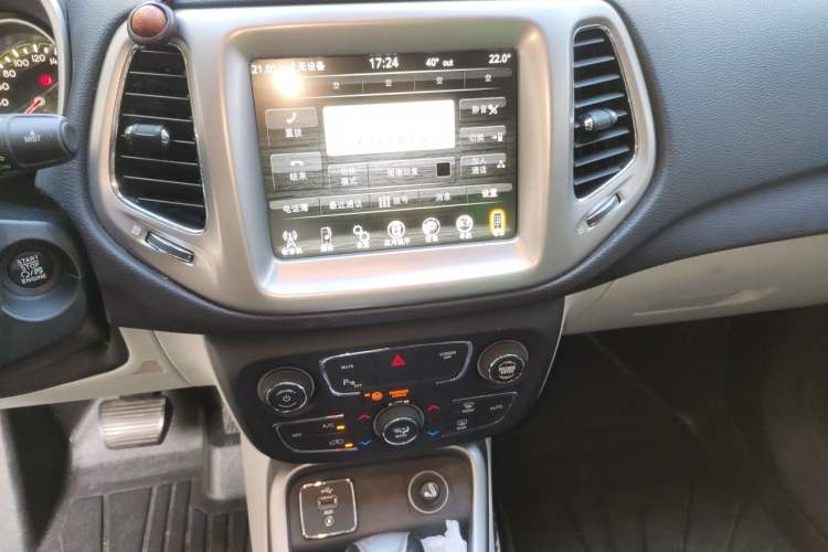 Used Jeep Compass 2017 200T Automatic Family Edition Audio And AC Panel