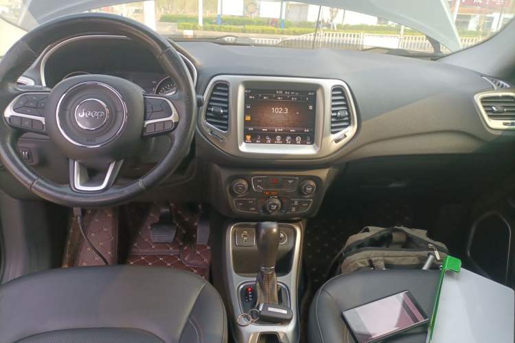 Used Jeep Compass 2017 200T Automatic Family Edition Audio And AC Panel