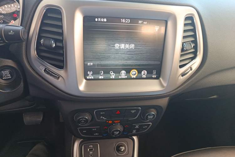 Used Jeep Compass 2017 200T Automatic Family Edition Audio And AC Panel