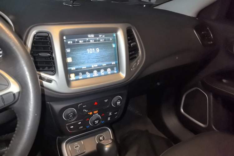 Used Jeep Compass 2017 200T Automatic Family Edition Audio And AC Panel