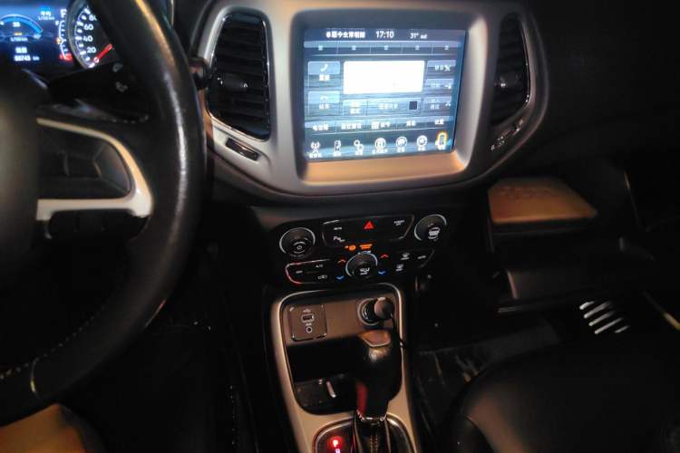 Used Jeep Compass 2017 200T Automatic Family Edition Audio And AC Panel