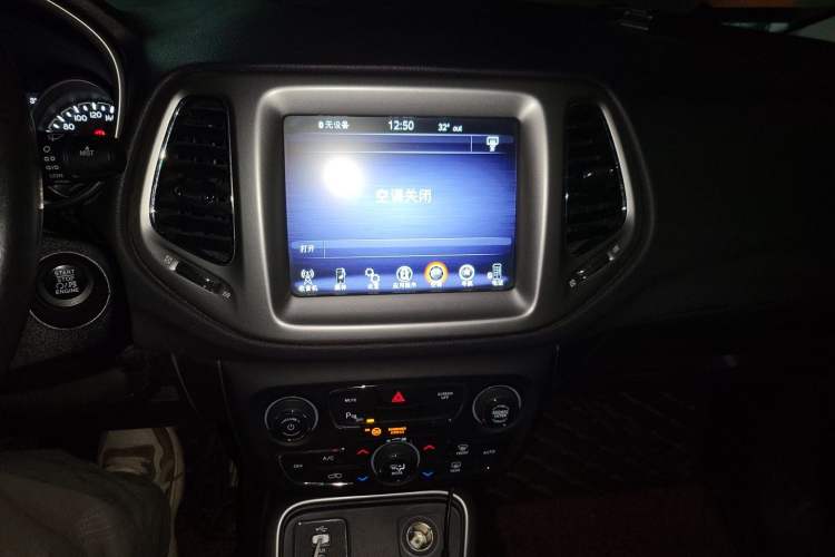 Used Jeep Compass 2017 200T Automatic Family Edition Audio And AC Panel