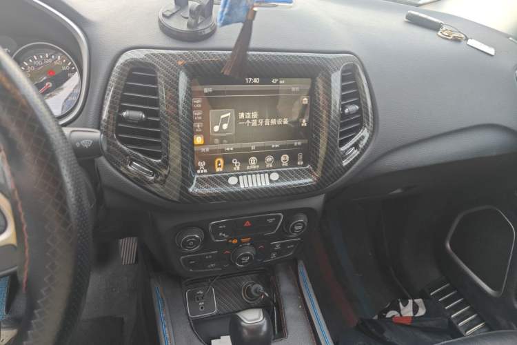 Used Jeep Compass 2017 200T Automatic Family Edition Audio And AC Panel