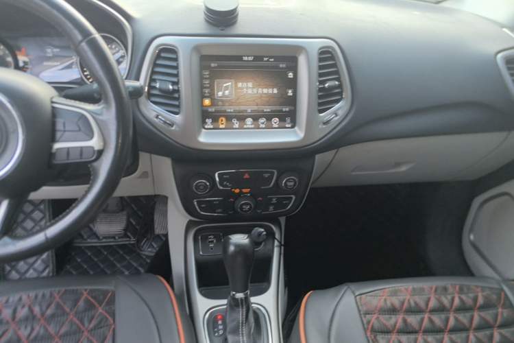 Used Jeep Compass 2017 200T Automatic Family Edition Audio And AC Panel