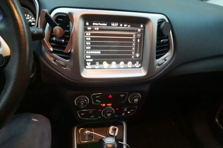 Used Jeep Compass 2017 200T Automatic Family Edition Audio And AC Panel