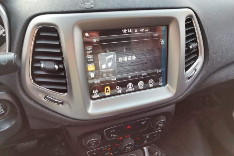 Used Jeep Compass 2017 200T Automatic Family Edition Audio And AC Panel