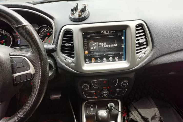 Used Jeep Compass 2017 200T Automatic Family Edition Audio And AC Panel