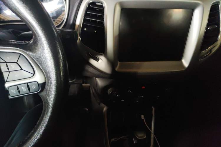 Used Jeep Compass 2017 200T Automatic Family Edition Audio And AC Panel