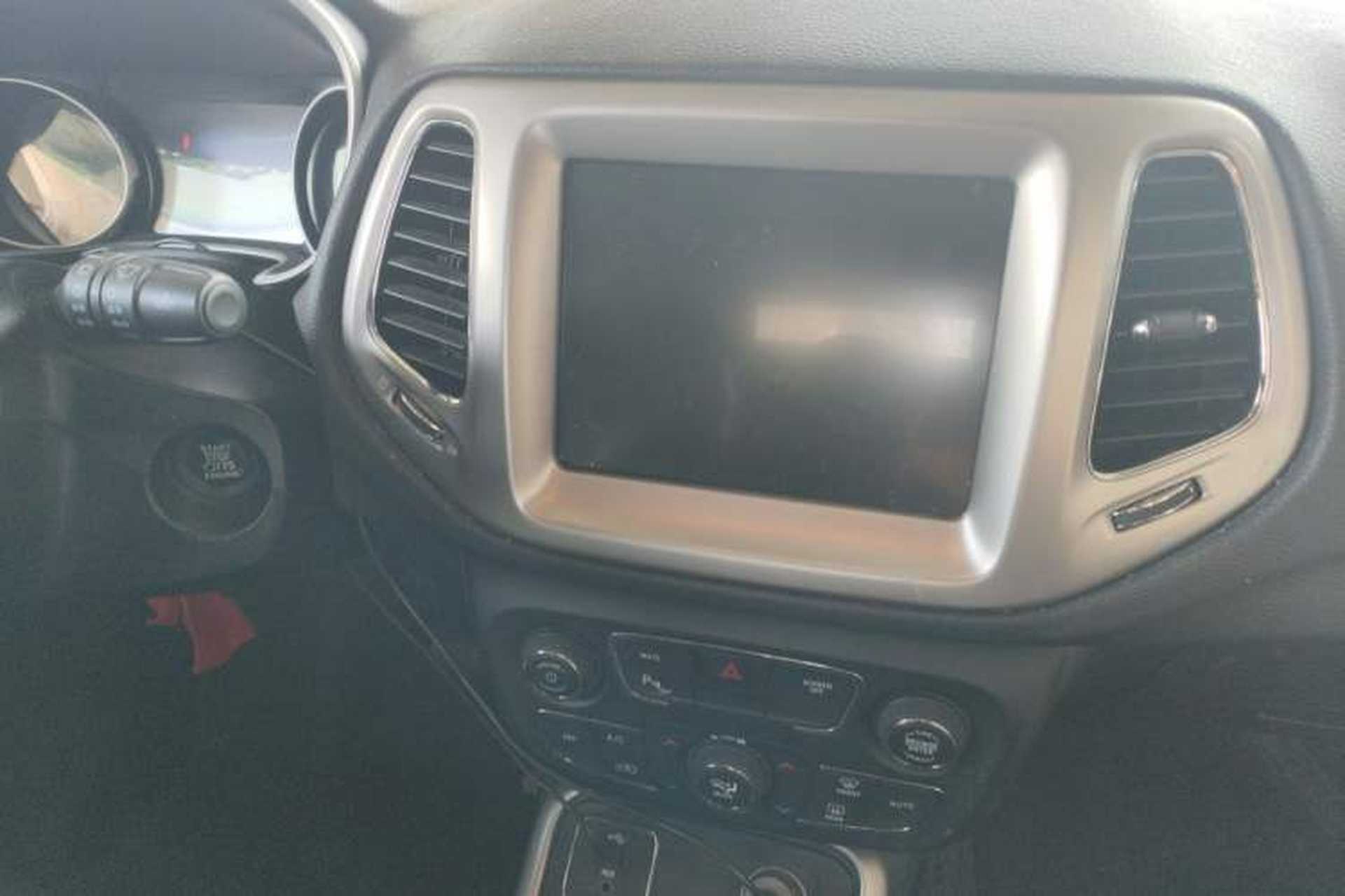 Used Jeep Compass 2017 200T Automatic Family Edition Audio And AC Panel