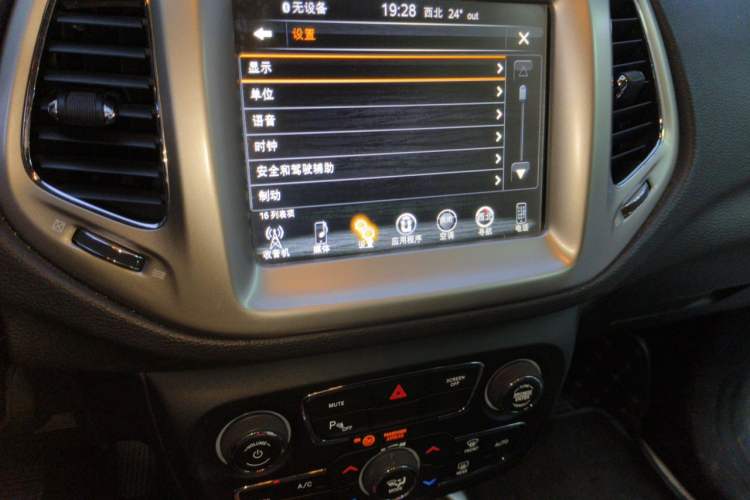 Used Jeep Compass 2017 200T Automatic Family Edition Audio And AC Panel
