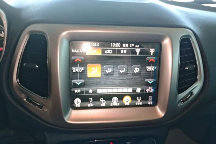 Used Jeep Compass 2017 200T Automatic Family Edition Audio And AC Panel