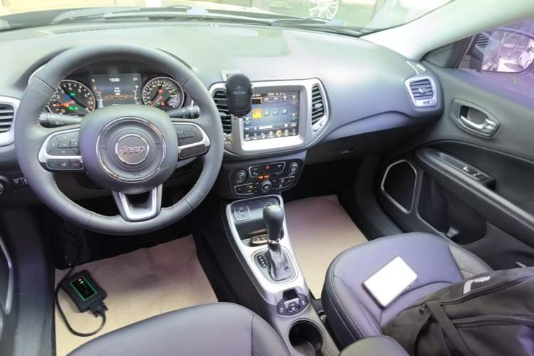 Used Jeep Compass 2017 200T Automatic Family Edition Audio And AC Panel