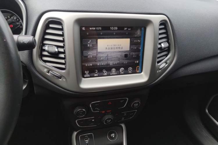 Used Jeep Compass 2017 200T Automatic Family Edition Audio And AC Panel