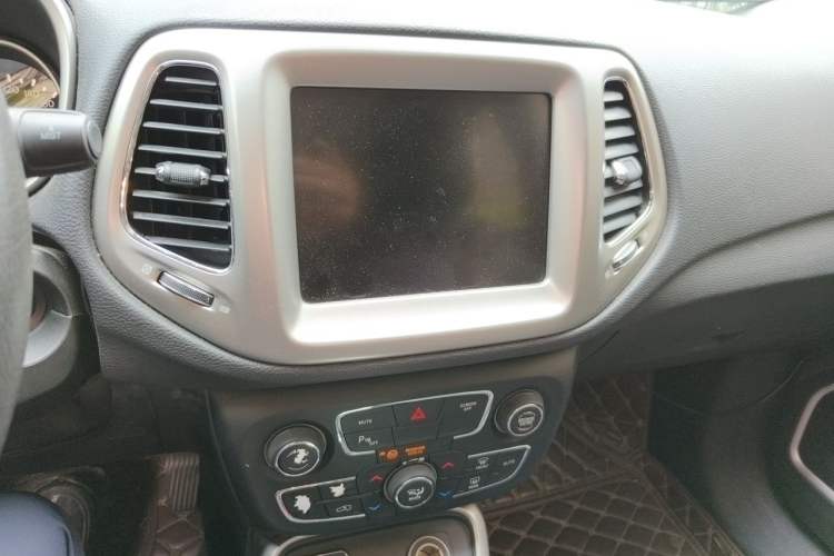 Used Jeep Compass 2017 200T Automatic Family Edition Audio And AC Panel
