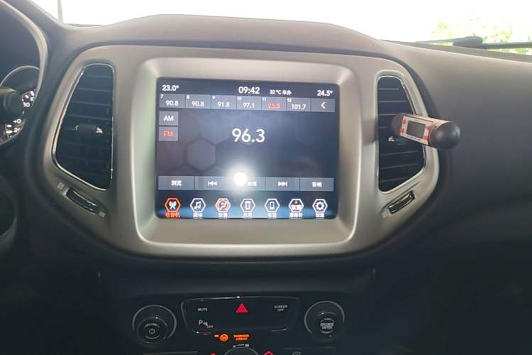 Used Jeep Compass 2017 200T Automatic Family Edition Audio And AC Panel