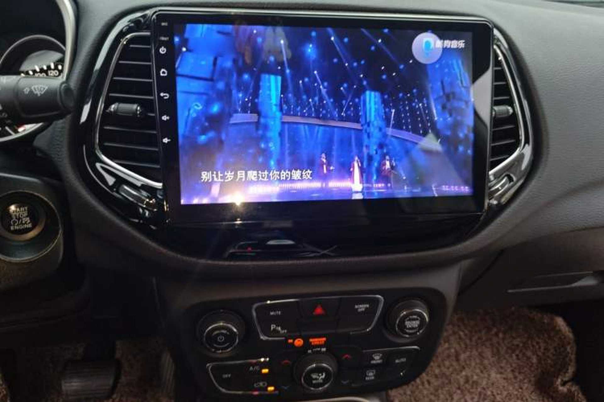 Used Jeep Compass 2017 200T Automatic Family Edition Audio And AC Panel